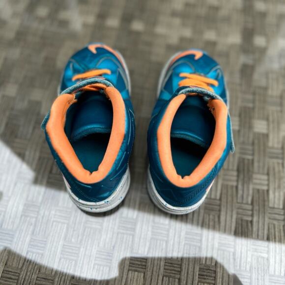 Nike LeBron High Top Sneakers Kids Size 8C - Picture 4 of 5